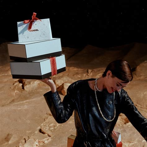 Give Wonder, Give CHANEL – Holiday Gift Guide.